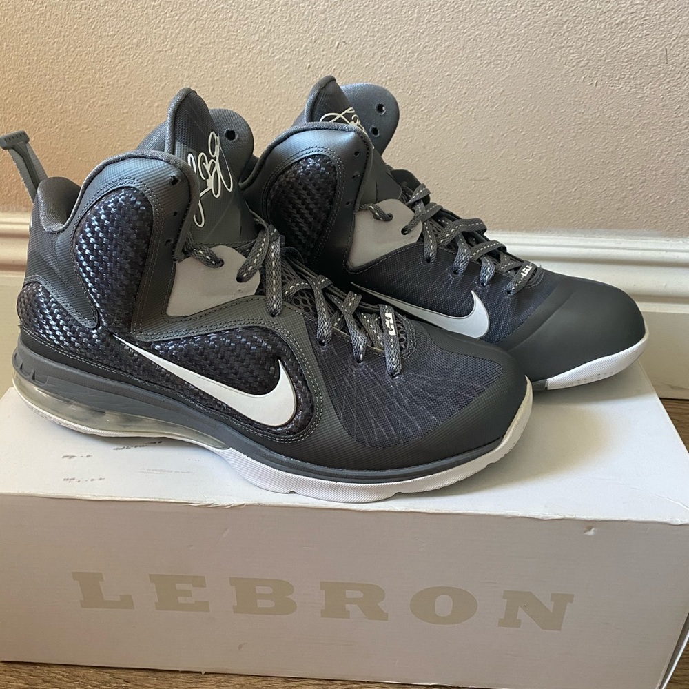 Nike LEBRON 9 limited edition Size 10
